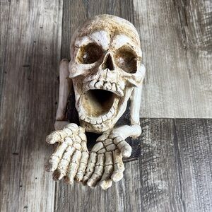 NEW Skull Skeleton Wine Bottle
Holder - Day of the Dead - Halloween - Liquor